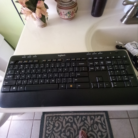K520 Logitech Keyboard Only - Picture 1 of 9